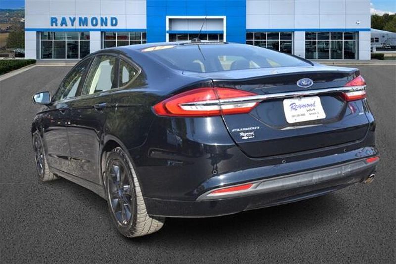 2017 Ford Fusion SEImage 5