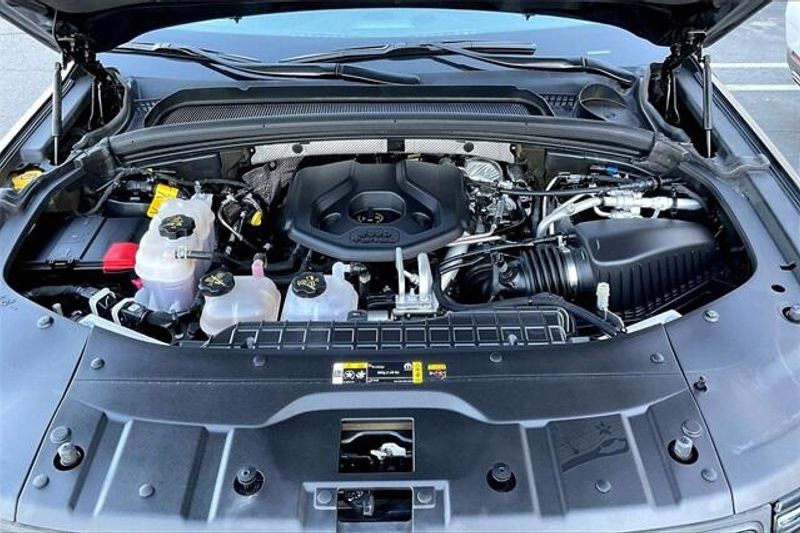 2023 Jeep Cherokee Trailhawk 4xe photo 2