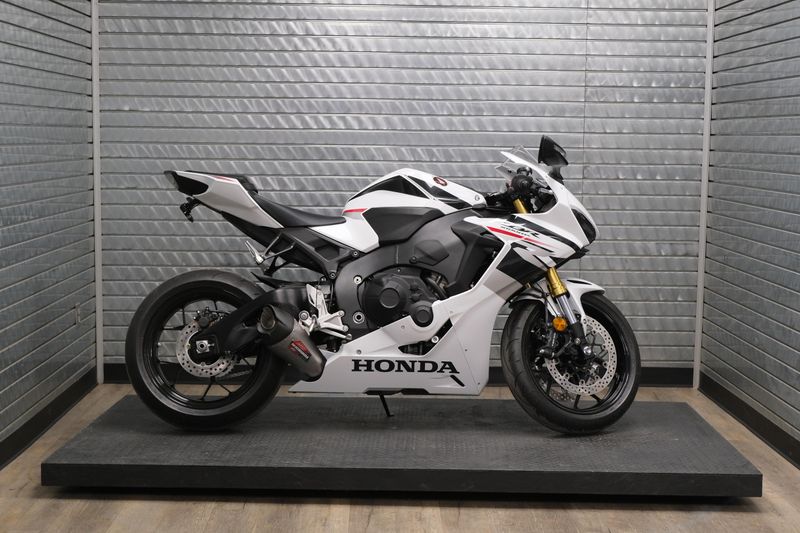 NEW 2026 HONDA CBR1000R Image 2