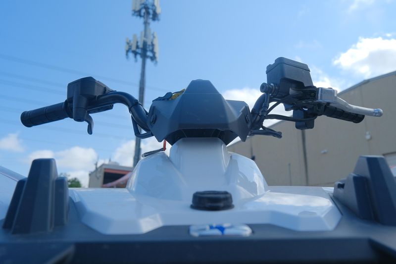 Used 2023 Polaris OUTLAW 70 EFI BRIGHT WHITE AND RED Image 11