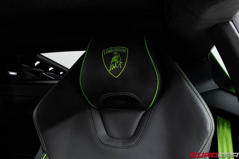 2023 Lamborghini Huracan EVO RWD *HIGH GLOSS BLACK STYLE PACKAGE* Image 37