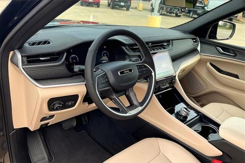 2025 Jeep Grand Cherokee Limited 4x2Image 9