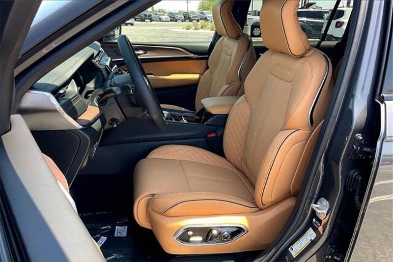 New 2025 Jeep Grand Cherokee L Summit 4x4Image 8