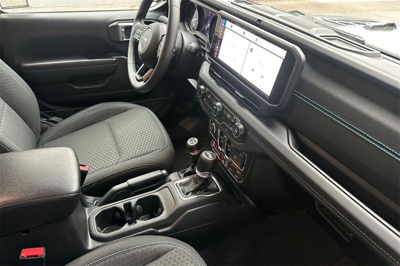 2024 Jeep Wrangler 4xe Rubicon photo 16