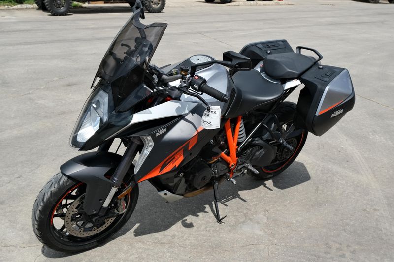 2016 KTM 1290 SUPER DUKE GREY AND ORANGE Image 10