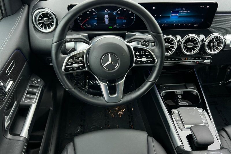 2023 Mercedes-Benz EQB 300Image 16