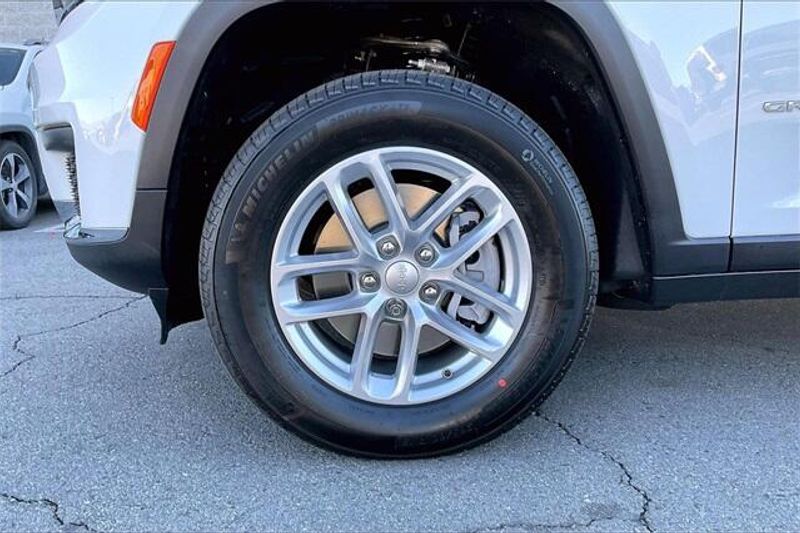 New 2025 Jeep Grand Cherokee L Laredo X 4x2Image 10