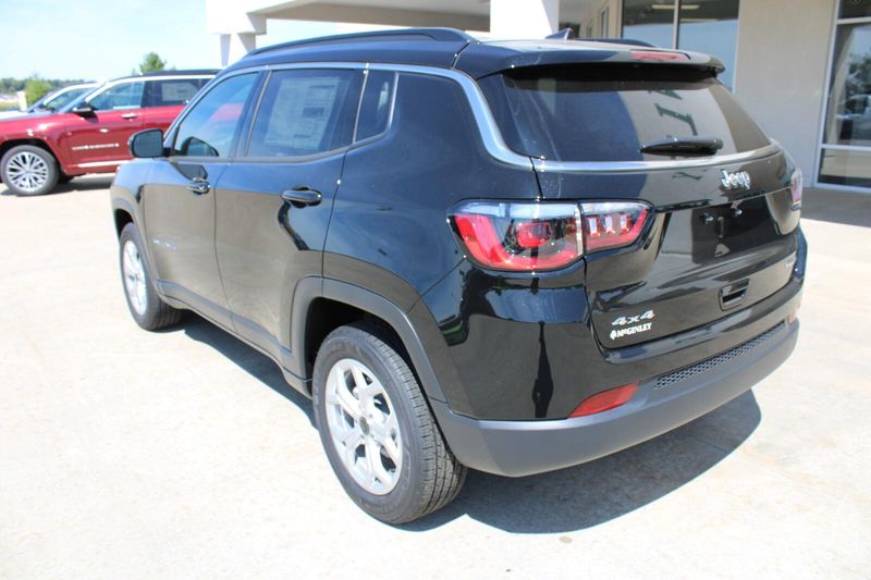 2025 Jeep Compass Latitude photo 9