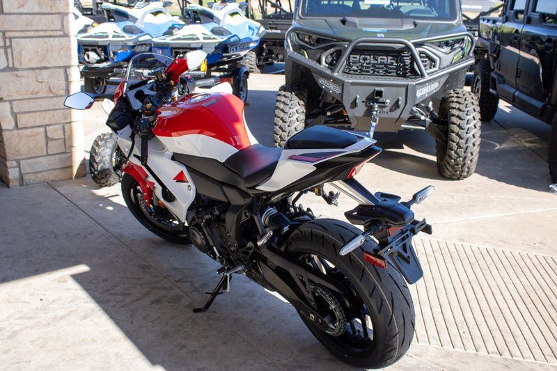 NEW 2026 YAMAHA YZF-R7 70TH ANNIVERSARY EDITION Image 6
