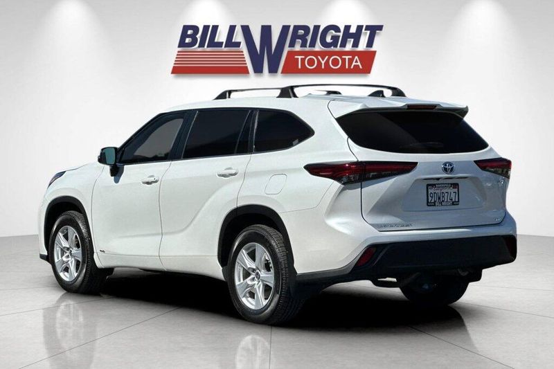 Used 2023 Toyota Highlander Hybrid LEImage 5