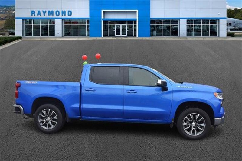 Used 2025 Chevrolet Silverado 1500 LTImage 2