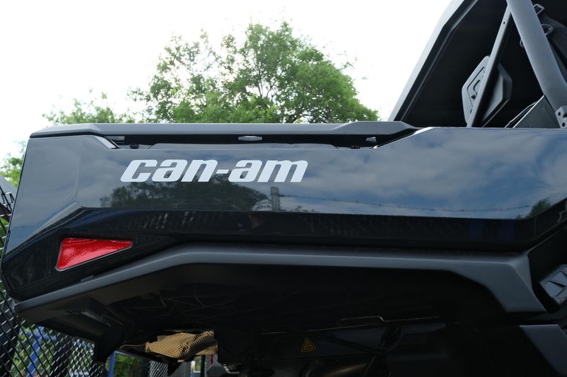 NEW 2026 CAN-AM DEFENDER MAX XT HD11 WITH 1025 INCH TOUCHSCREEN Image 10