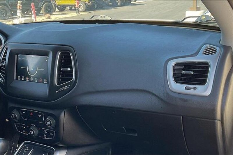 Used 2019 Jeep Compass LatitudeImage 16