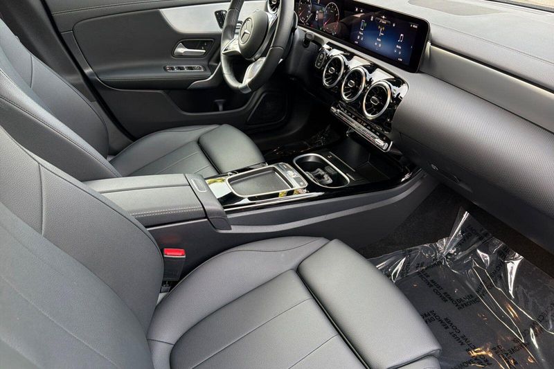 Used 2025 Mercedes-Benz CLA 250Image 17