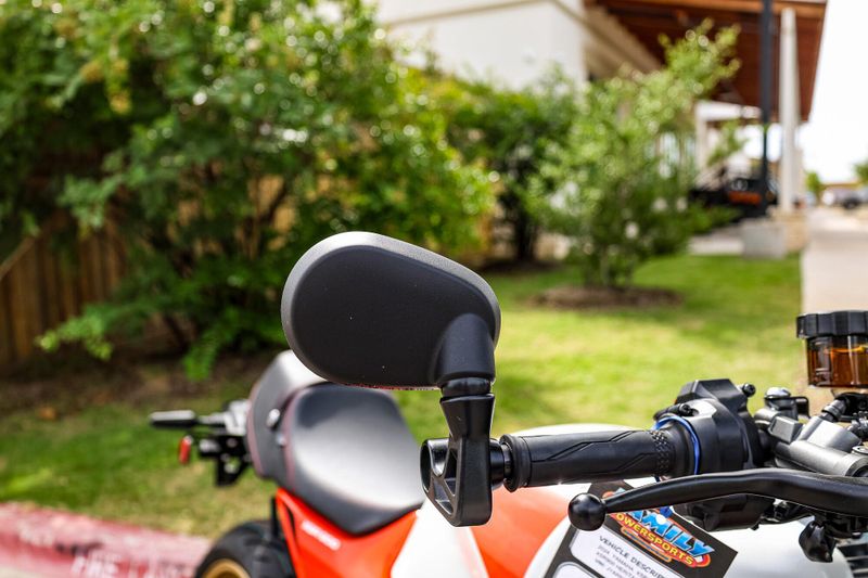 2024 Yamaha XSR900 HERITAGE WHITE Image 21
