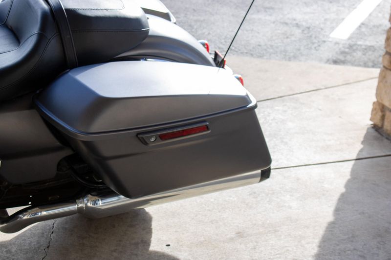 USED 2017 HARLEY STREET GLIDE SPECIAL Image 16