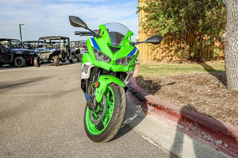 2024 Kawasaki NINJA ZX4RR 40TH ANNIVERSARY EDITION ABS  LIME GREENPEARL CRYSTAL WHITEBLUEImage 5