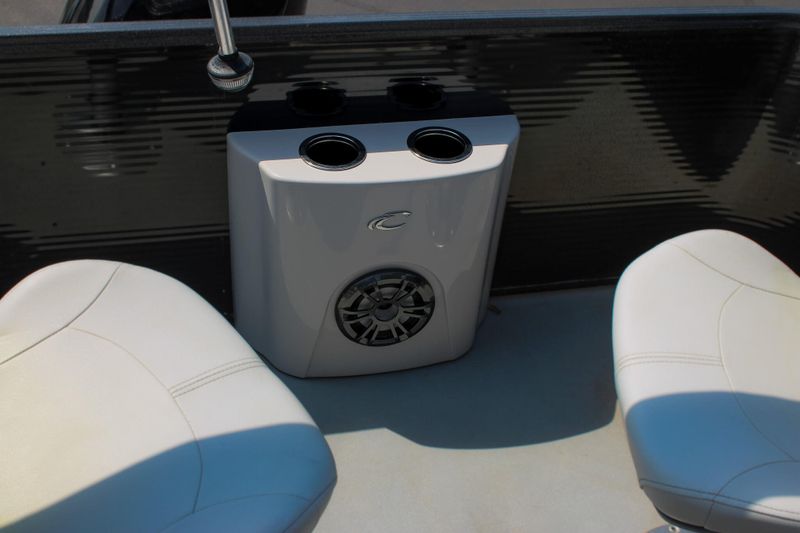 USED 2022 CREST CLASSIC FISH 220 C4 Image 35