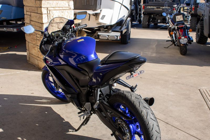 USED 2024 YAMAHA YZFR3 ABS Image 3