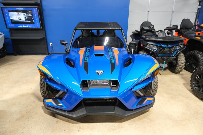 2024 Polaris SLINGSHOT R AUTODRIVE RADAR BLUE FADEImage 1