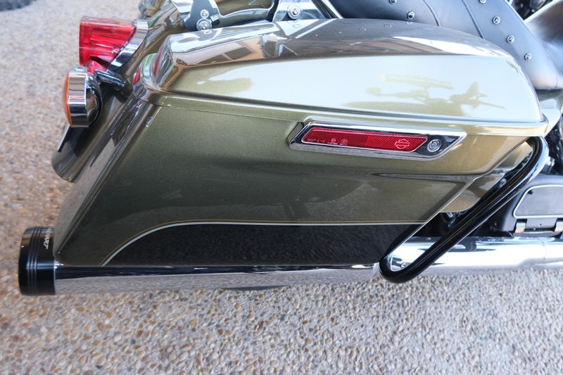 USED 2018 HARLEY ROAD KING Image 17