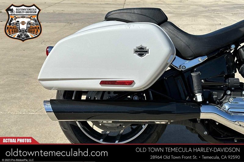 2021 Harley-Davidson Softail in a STONE WASHED WHITE PEARL exterior color. BMW Motorcycles of Temecula – Southern California (951) 506-6903 bmwmotorcyclesoftemecula.com 