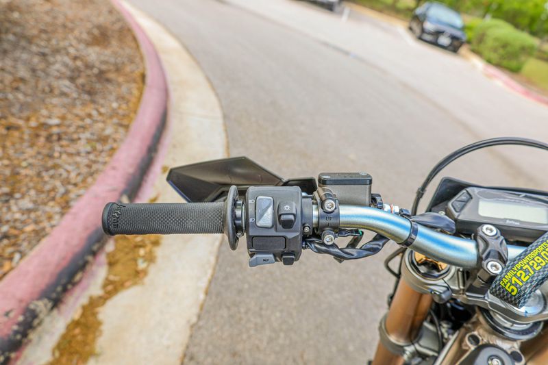 NEW 2025 SURRON ULTRA BEE X Image 5