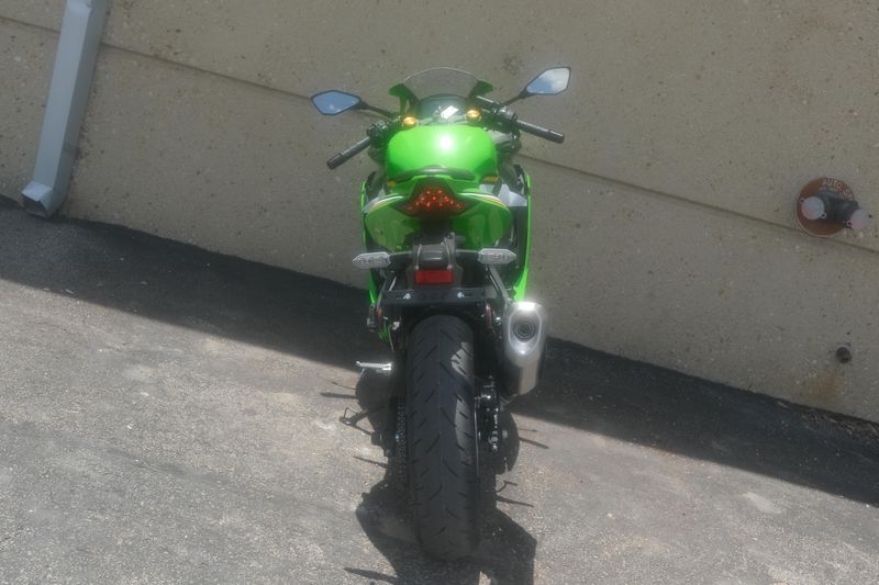 2025 Kawasaki NINJA ZX4RR ABS KRT EDITION ABS LIME GREEN AND EBONY AND PEARL BLIZZARD WHITE Image 6
