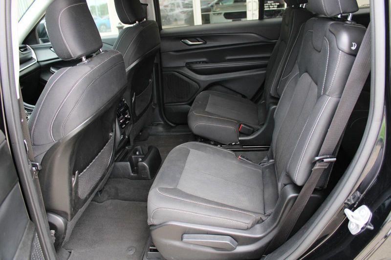 2023 Jeep Grand Cherokee Laredo photo 27