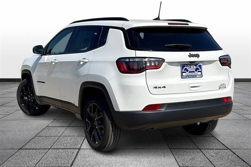 2025 Jeep Compass Latitude 4x4Image 3