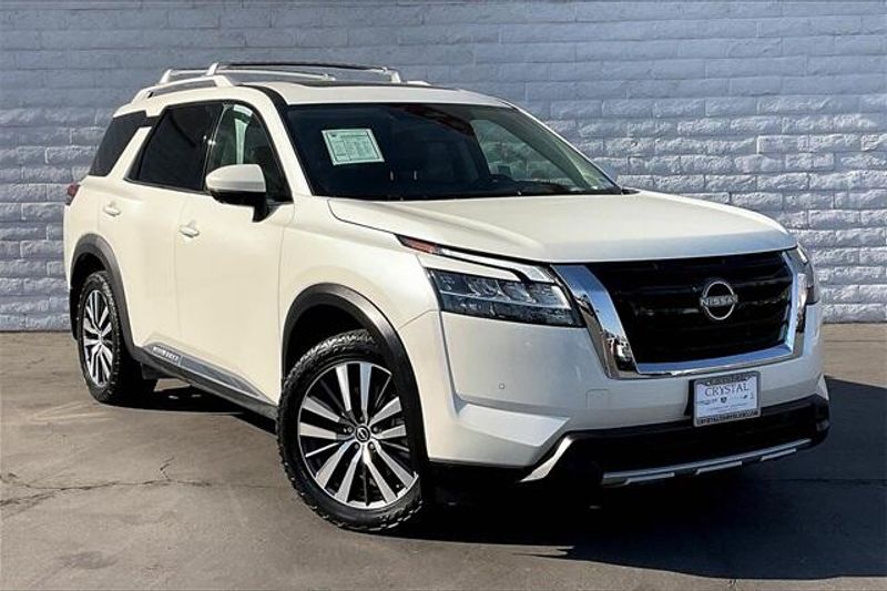 2023 Nissan Pathfinder PlatinumImage 12