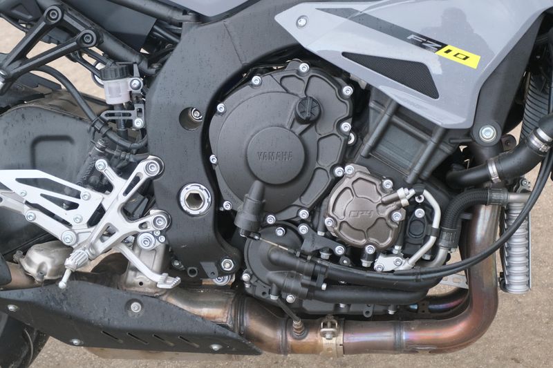 2017 Yamaha FZ10 GRAY Image 11