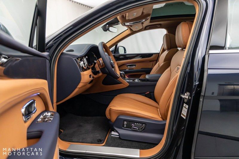 2024 Bentley Bentayga Hybrid V6Image 12