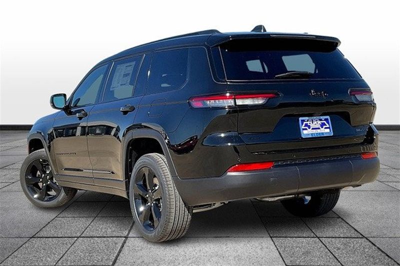 2024 Jeep Grand Cherokee L Limited 4x4Image 3