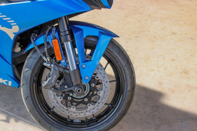 NEW 2026 SUZUKI GSX8R Image 15