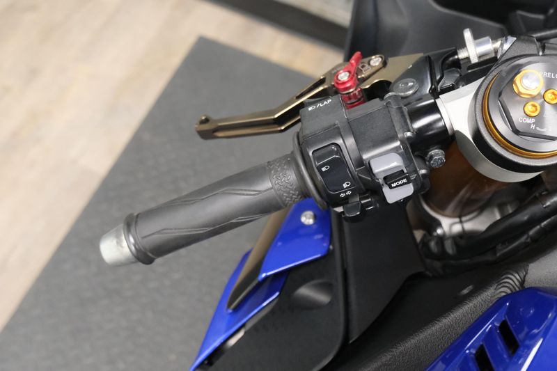 USED 2018 YAMAHA YZF-R1 Image 19