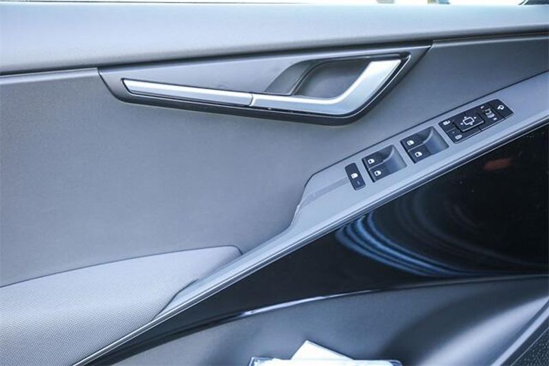 New 2025 Kia Niro EX TouringImage 22