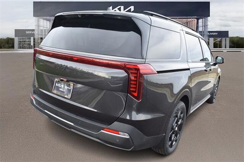 2025 Kia Carnival SX PrestigeImage 3