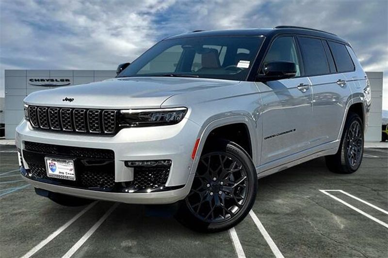 New 2025 Jeep Grand Cherokee L Summit 4x4Image 1