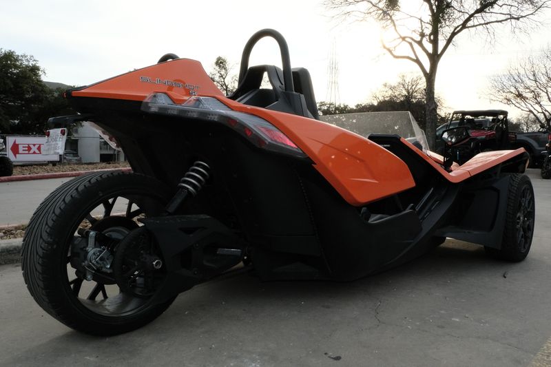 2024 Polaris SLINGSHOT SL AUTODRIVE VOLT ORANGEImage 3