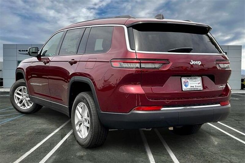 2025 Jeep Grand Cherokee L Laredo X 4x2Image 2