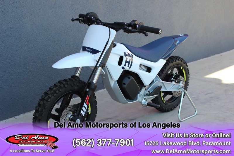 2024 HUSQVARNA EE 2  in a WHITE exterior color. Del Amo Motorsports of Los Angeles (562) 262-9181 delamomotorsports.com 