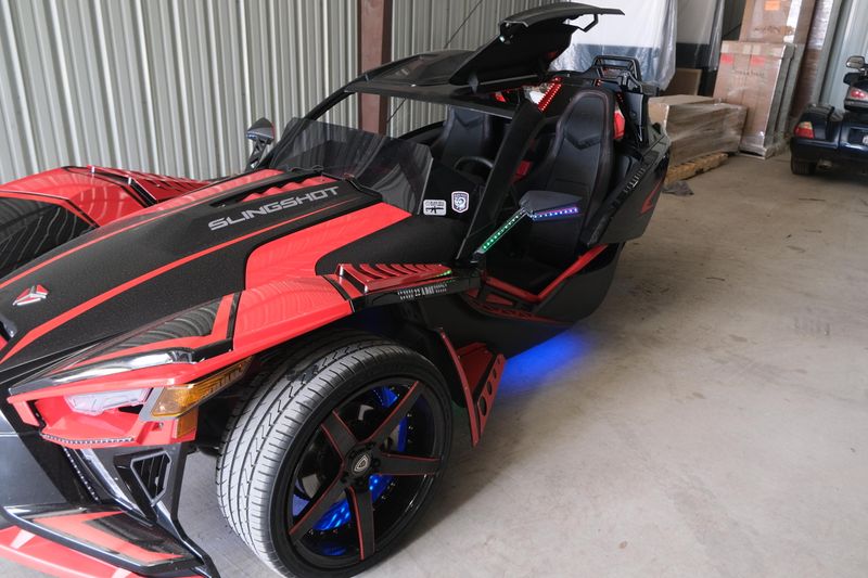 2020 Polaris SLINGSHOT R BLACK AND RED Image 31