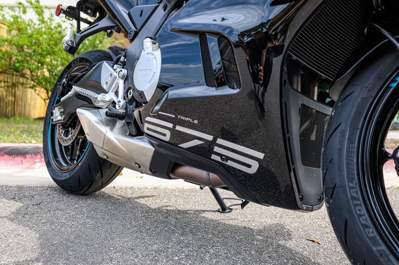 2025 CFMOTO 675 SS NEBULA BLACK Image 2