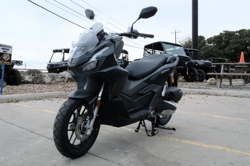 2025 Honda ADV160 MATTE BLACK METALLICImage 15