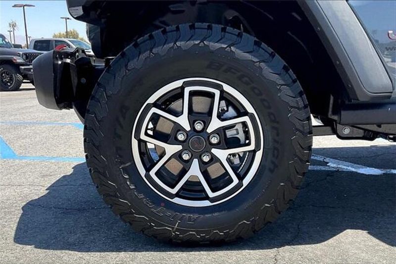 New 2025 Jeep Wrangler 4-door RubiconImage 10
