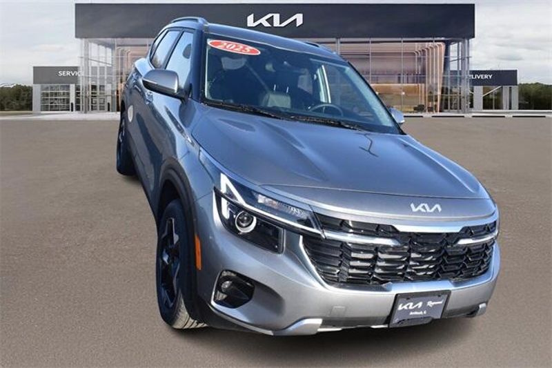 2025 Kia Seltos EXImage 9