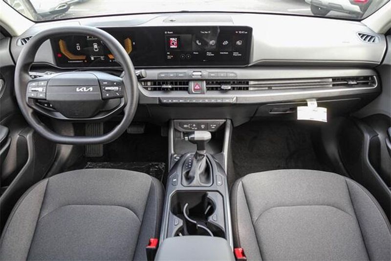 New 2025 Kia K4 LXImage 5
