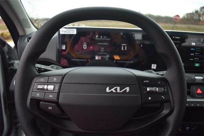 New 2025 Kia K4 LXSImage 23