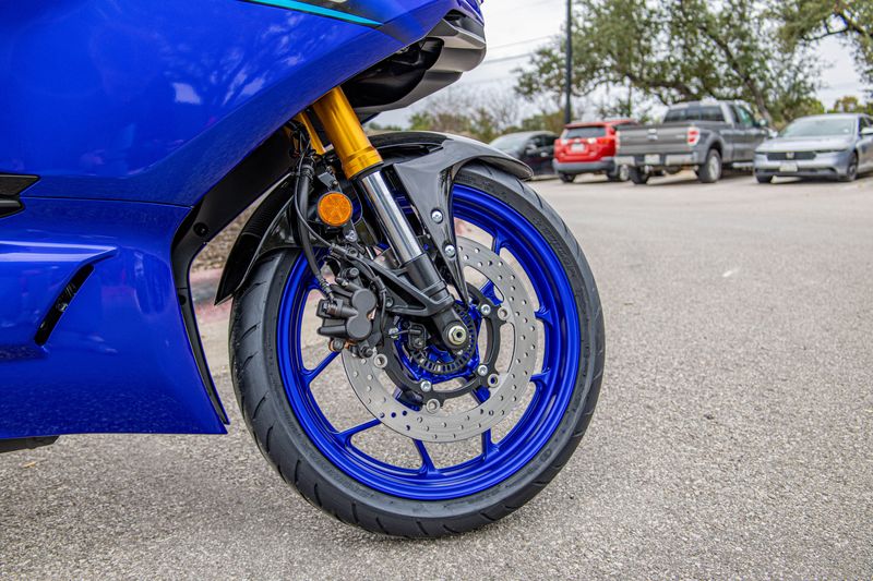 NEW 2026 YAMAHA YZFR3 ABS Image 3
